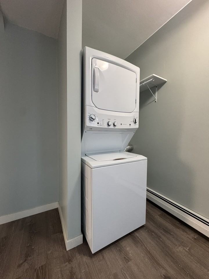 1019 Forrest Dr N - Photo 5 of 8