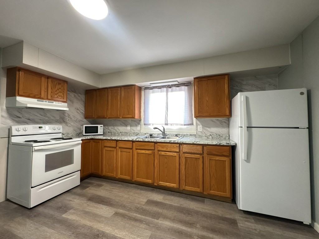 1019 Forrest Dr N - Photo 6 of 8