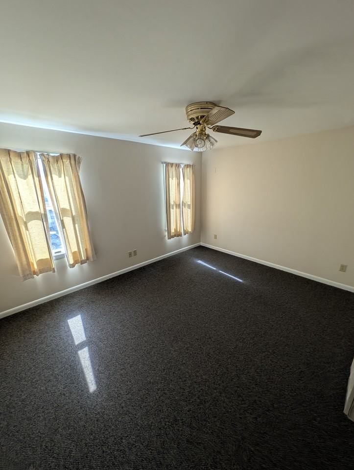 330 Irvine Pl #2 - Photo 3 of 11