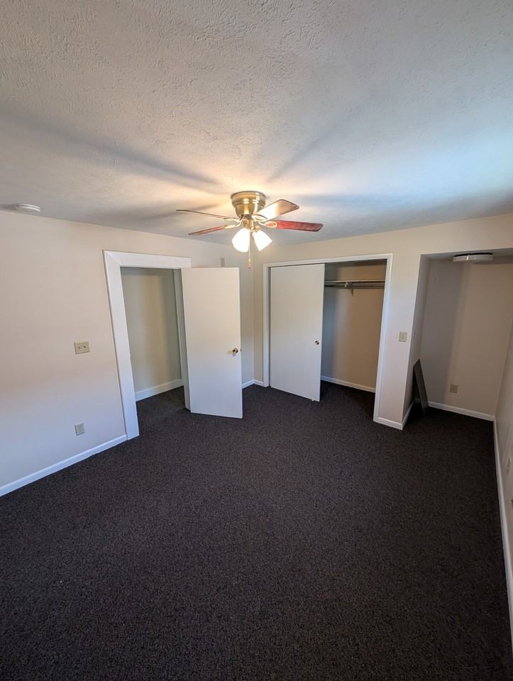 330 Irvine Pl #2 - Photo 4 of 11