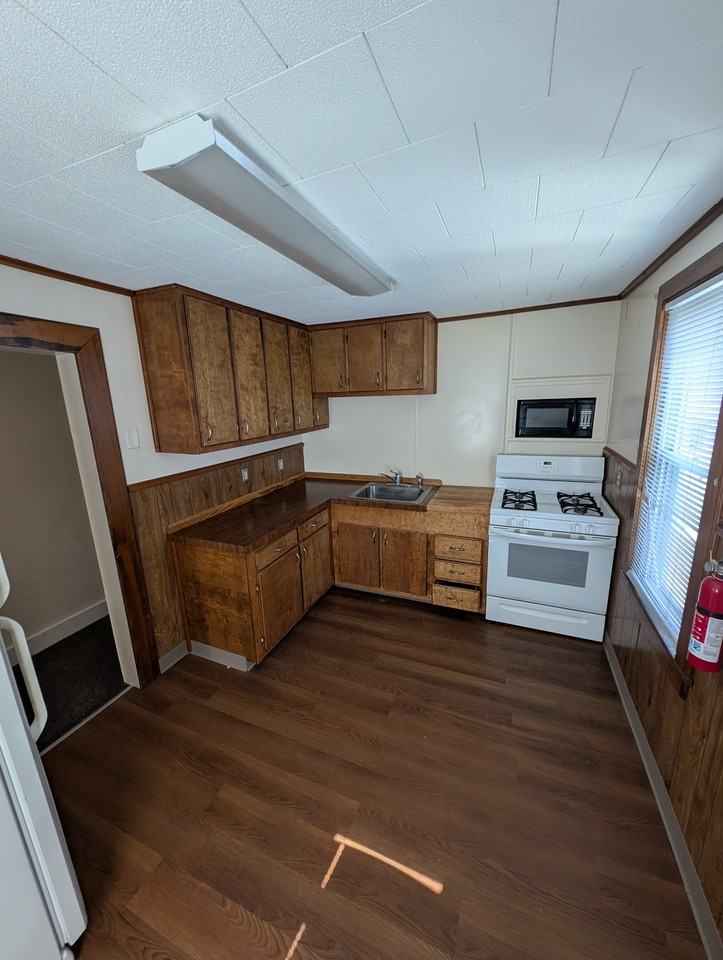 330 Irvine Pl #2 - Photo 5 of 11