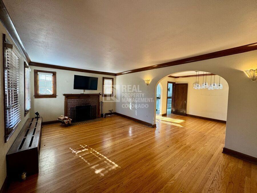 1305 Bellaire St - Photo 2 of 24