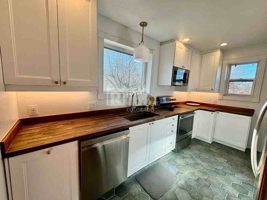 1305 Bellaire St - Photo 6 of 24