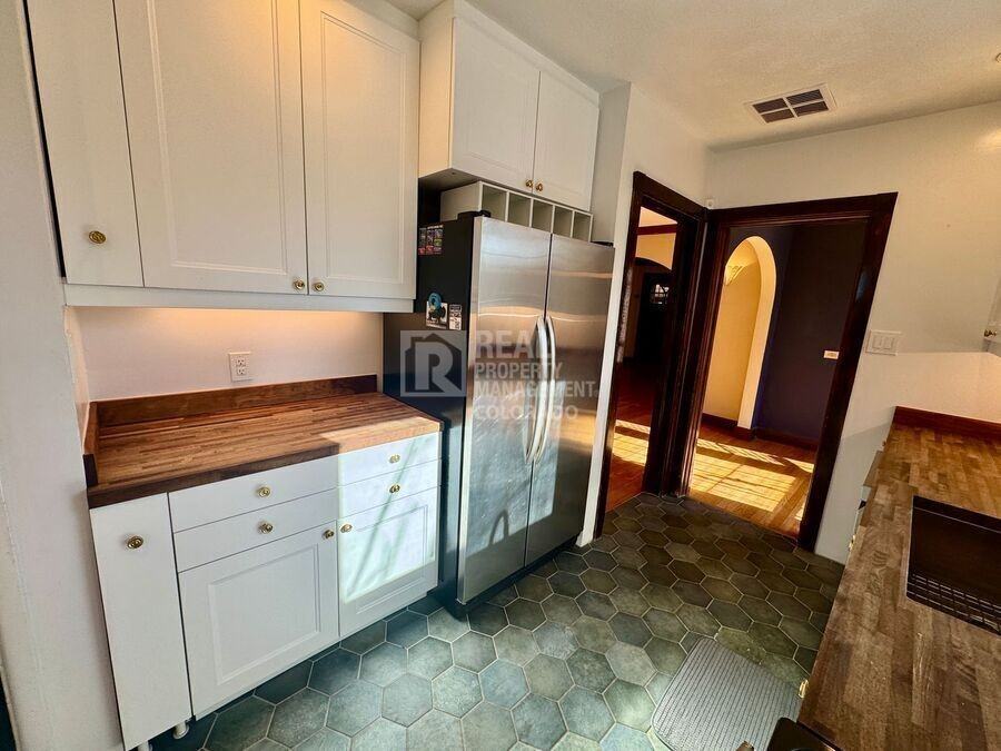 1305 Bellaire St - Photo 7 of 24