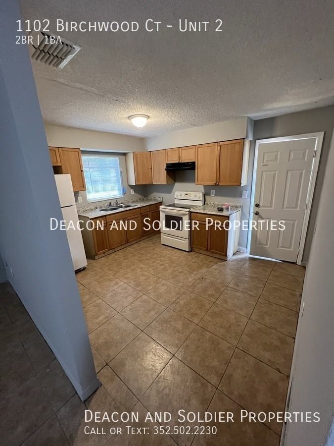 1102 Birchwood Ct #2 - Photo 5 of 23