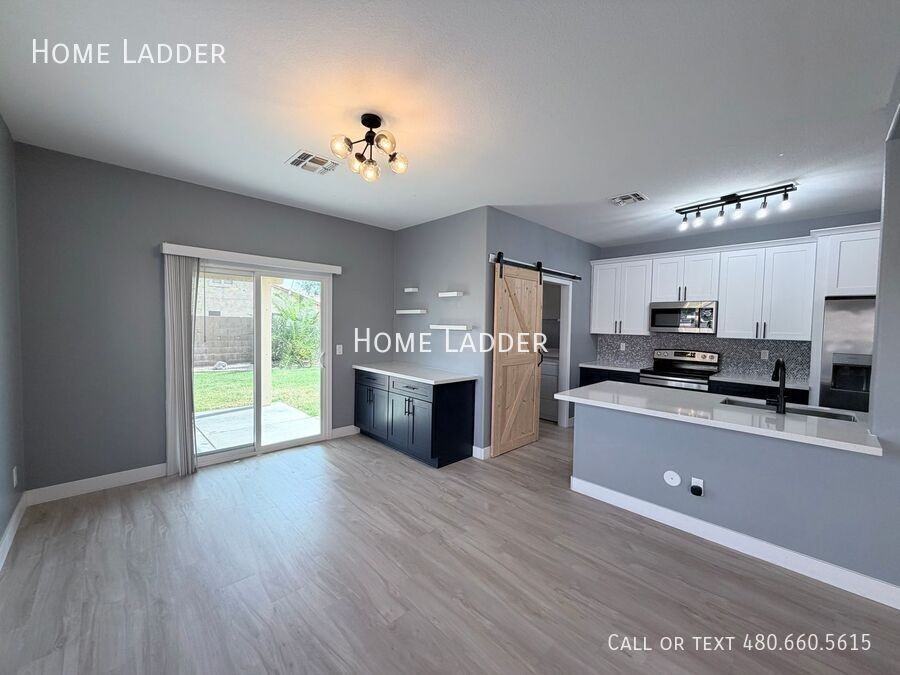 595 E Renegade Pl - Photo 5 of 28