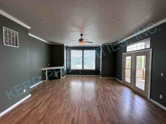 512 Se Espinosa St - Photo 3 of 28