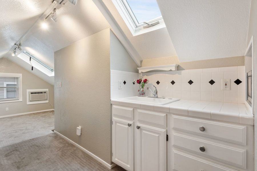 330 Waverley St #02 - Photo 3 of 20