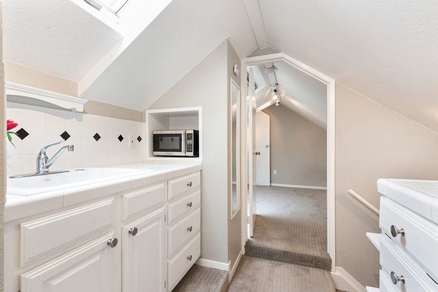 330 Waverley St #02 - Photo 4 of 20