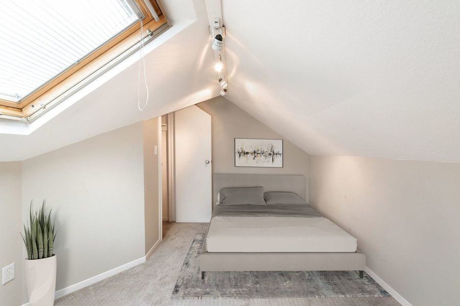 330 Waverley St #02 - Photo 5 of 20