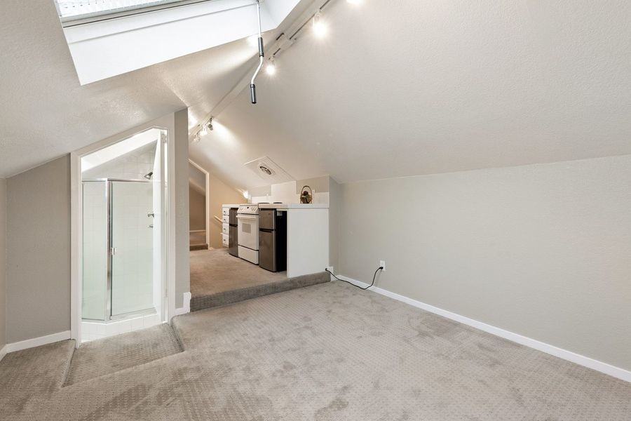 330 Waverley St #02 - Photo 7 of 20