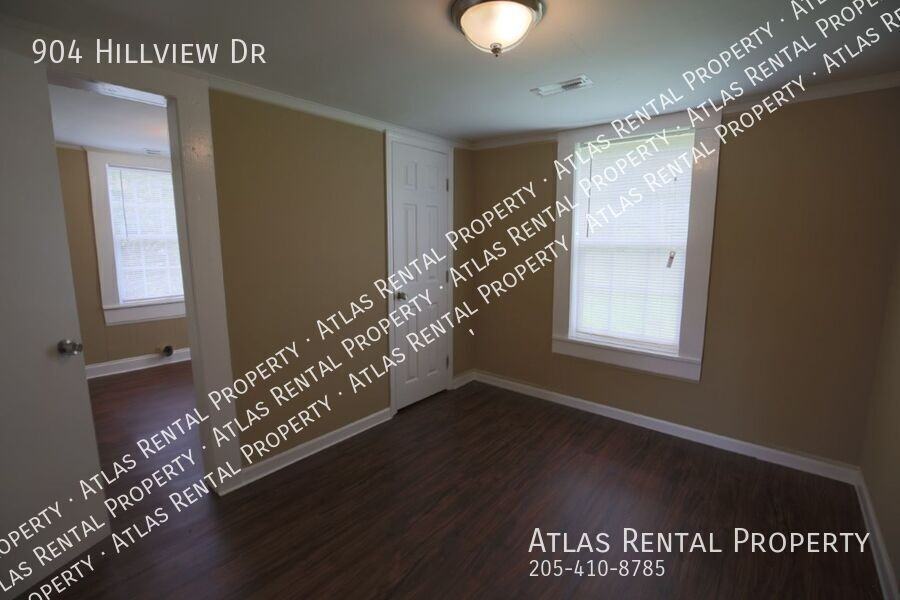 904 Hillview Dr - Photo 3 of 14