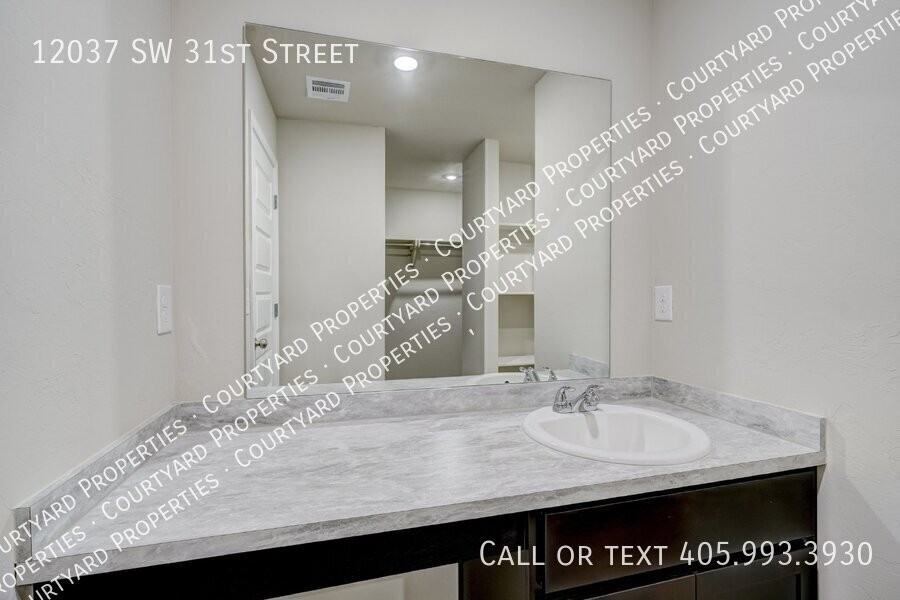 12037 Sw 31st St - Photo 5 of 50