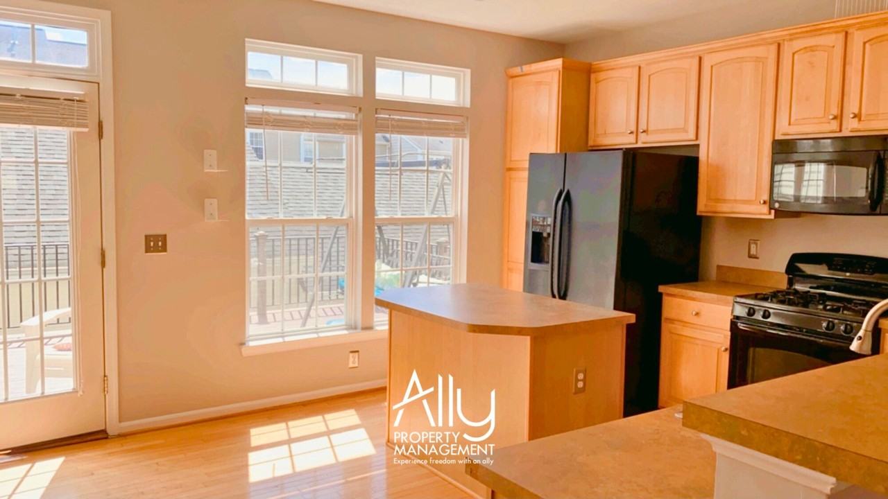 908 Rainier Rd #1 - Photo 2 of 27