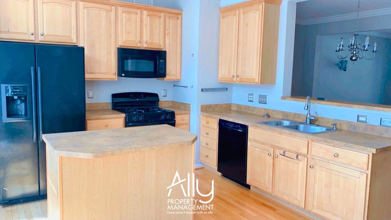 908 Rainier Rd #1 - Photo 3 of 27