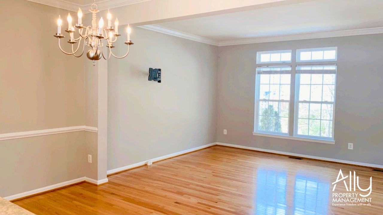 908 Rainier Rd #1 - Photo 4 of 27