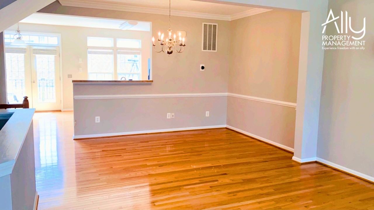 908 Rainier Rd #1 - Photo 5 of 27