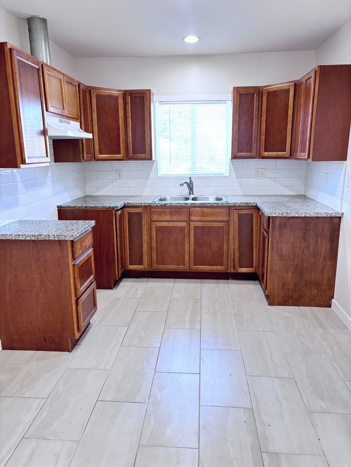 1416 W 130th St - Photo 4 of 17