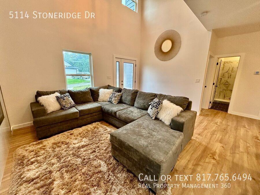 5114 Stoneridge Dr - Photo 5 of 30