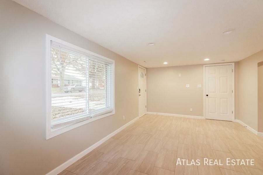 602 Ne Darwin St - Photo 2 of 20