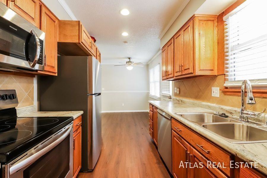 602 Ne Darwin St - Photo 4 of 20