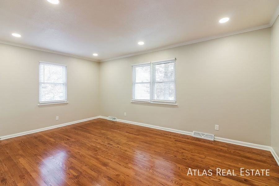 602 Ne Darwin St - Photo 5 of 20