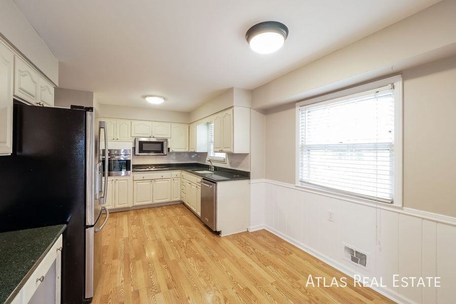 5509 W 92nd Pl - Photo 5 of 50