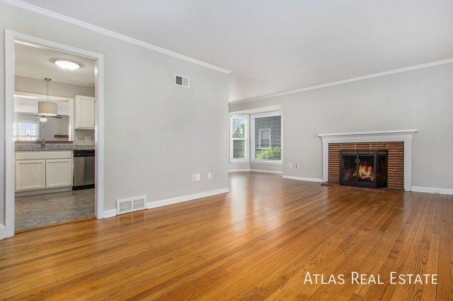 8036 Reinhardt Ln - Photo 3 of 20