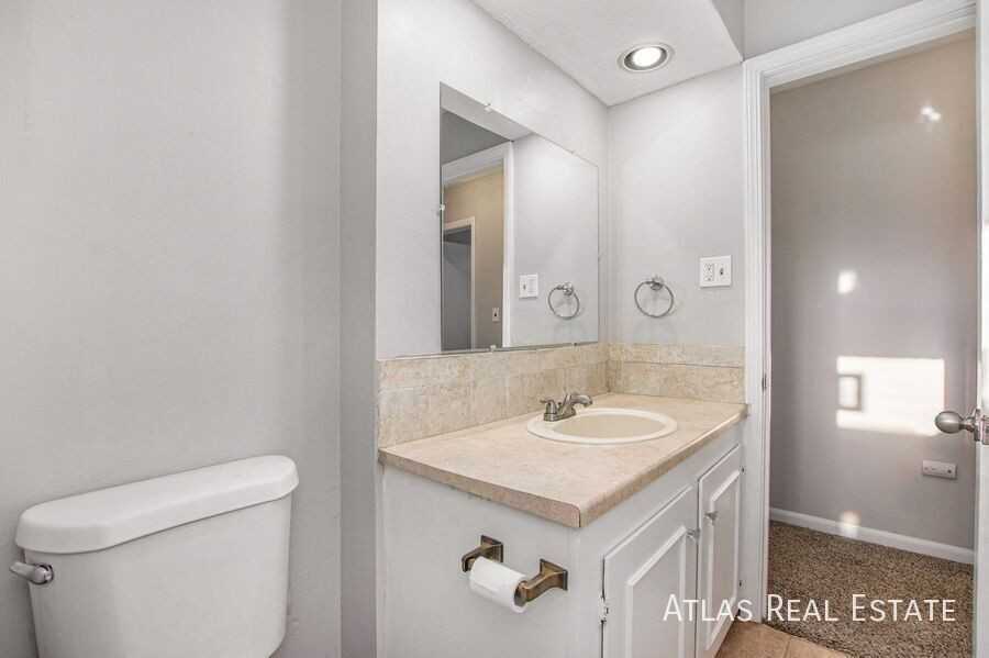 8036 Reinhardt Ln - Photo 7 of 20