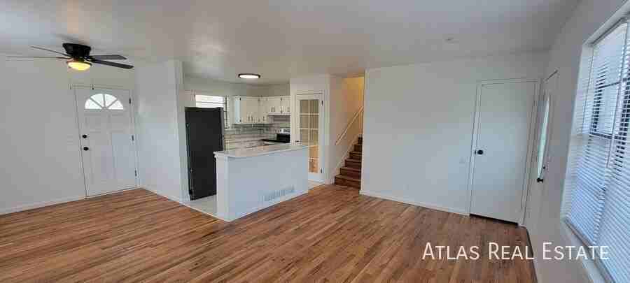 4912 N Sycamore Dr - Photo 2 of 24