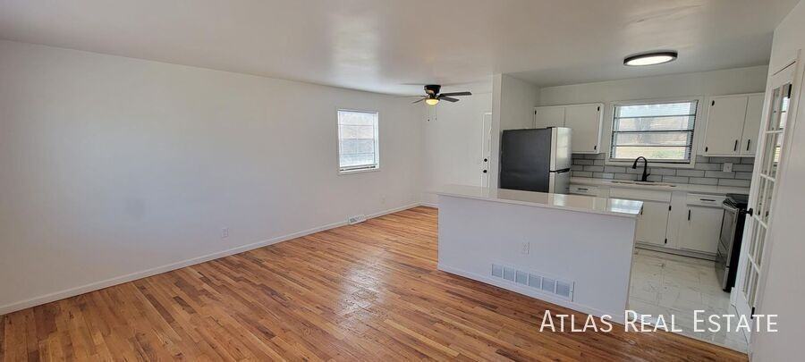 4912 N Sycamore Dr - Photo 3 of 24