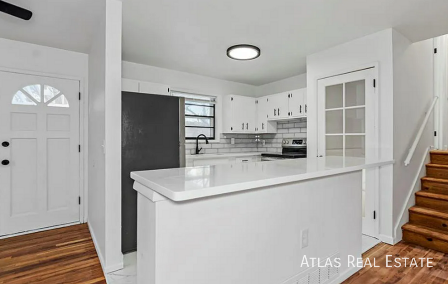 4912 N Sycamore Dr - Photo 4 of 24