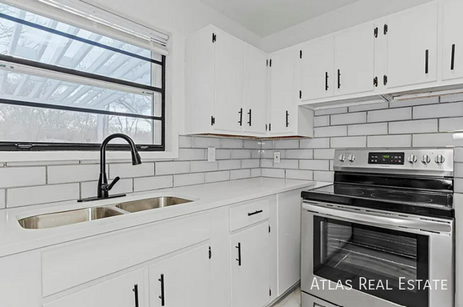 4912 N Sycamore Dr - Photo 5 of 24