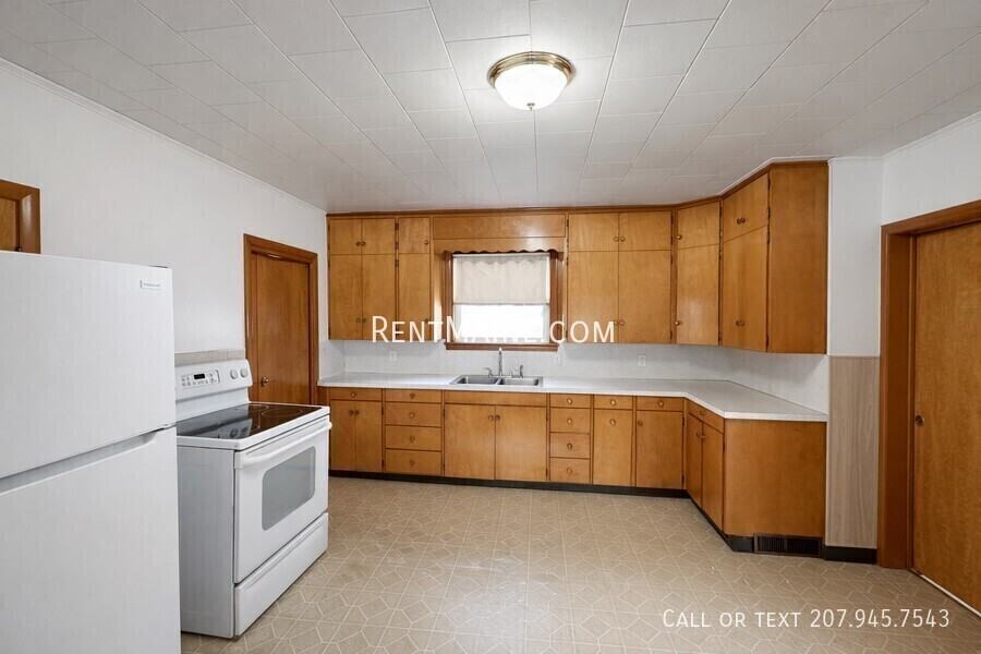 445 Main St #A - Photo 4 of 17