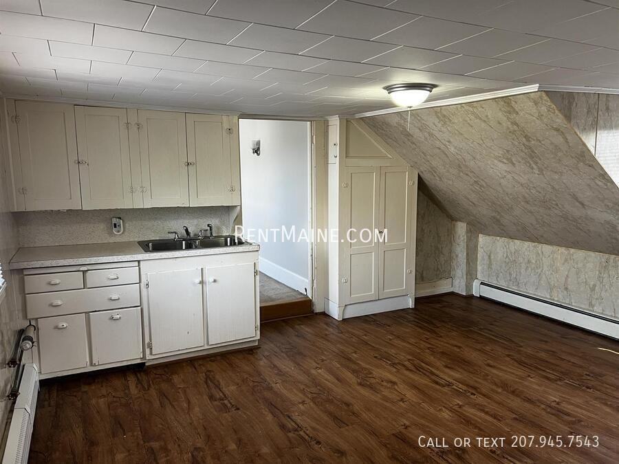 445 Main St #B - Photo 2 of 13