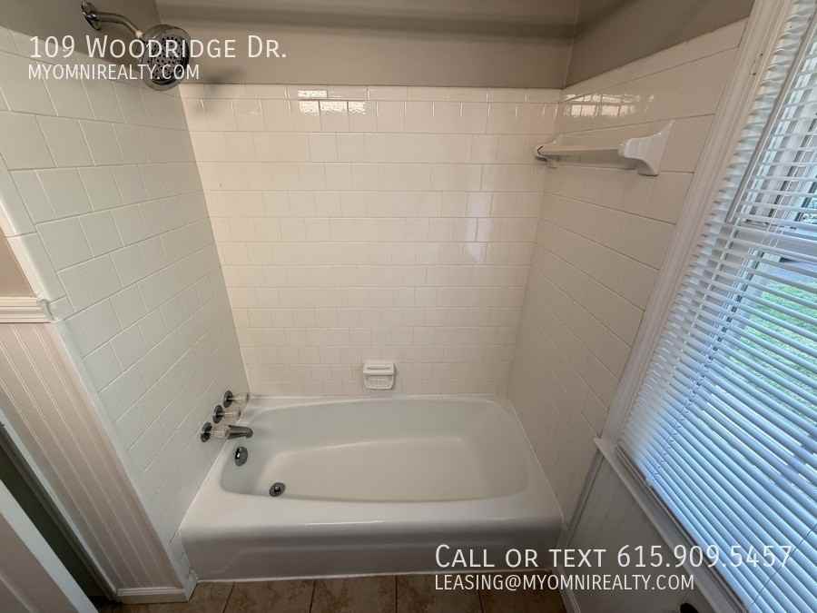 109 Woodridge Dr - Photo 3 of 17