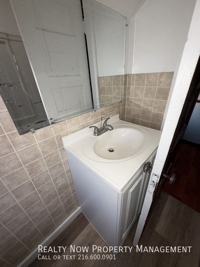 1344 S Green Rd Up Unit #2COPY - Photo 4 of 13