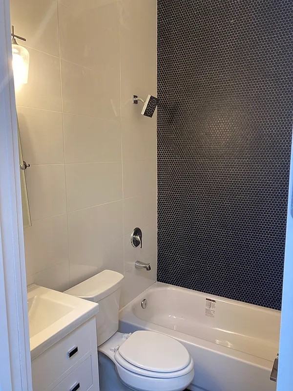 1114 Halsey St #3 - Photo 2 of 5