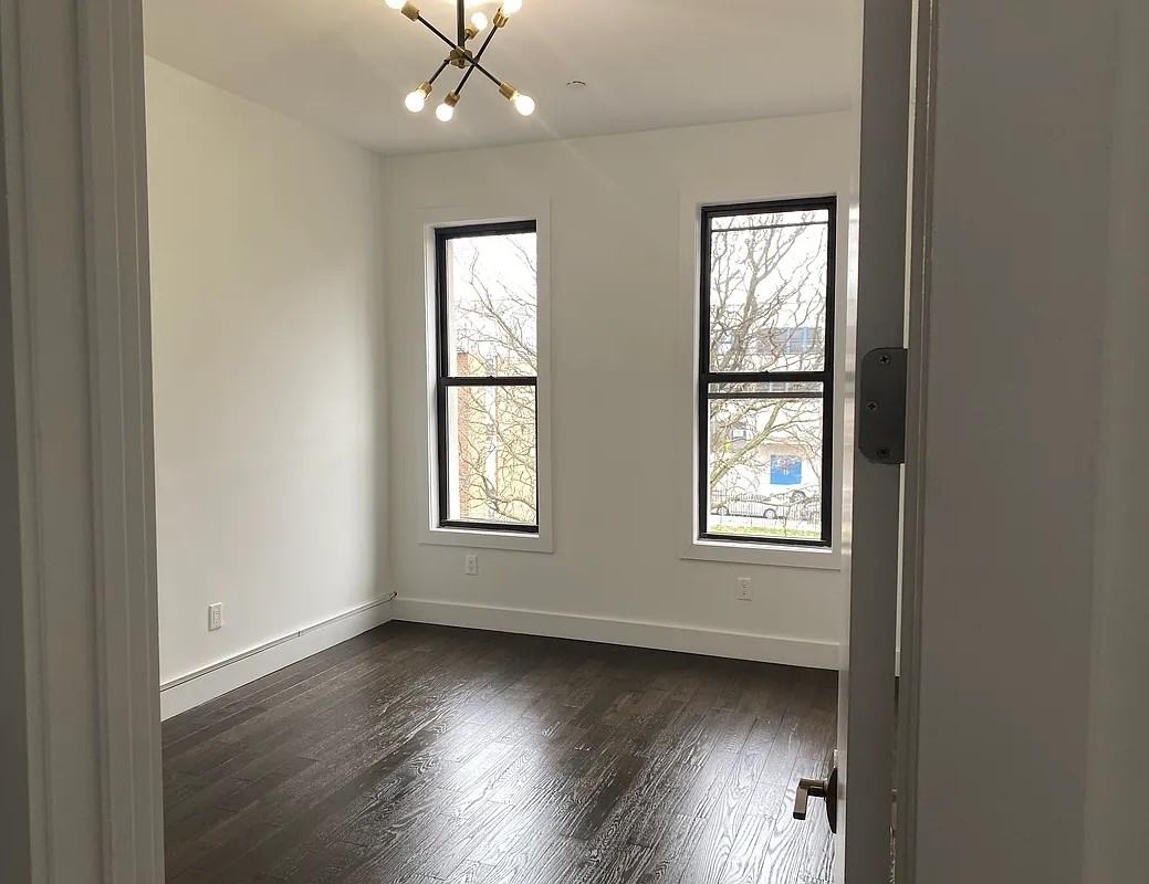 1114 Halsey St #3 - Photo 3 of 5