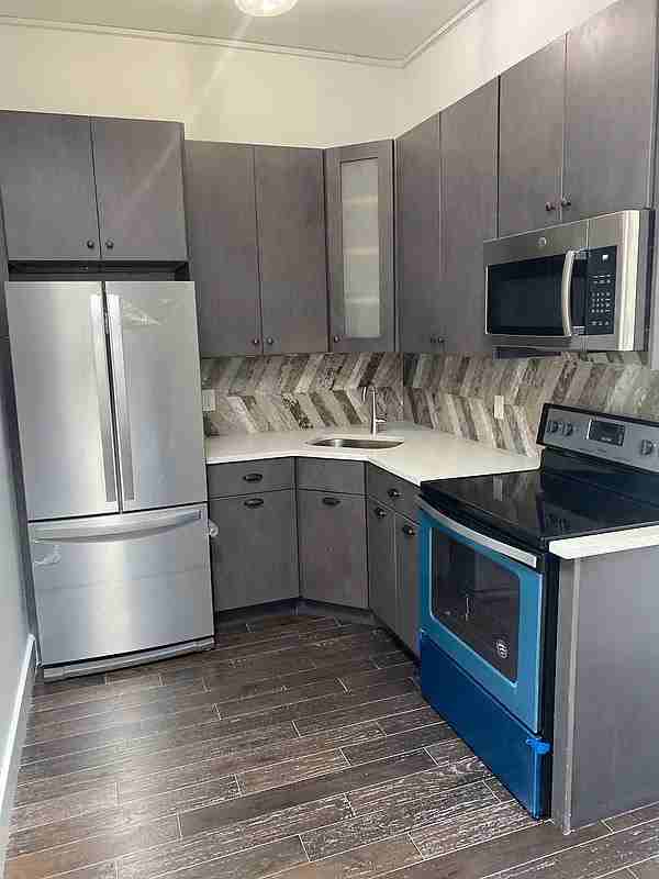 1114 Halsey St #3 - Photo 5 of 5