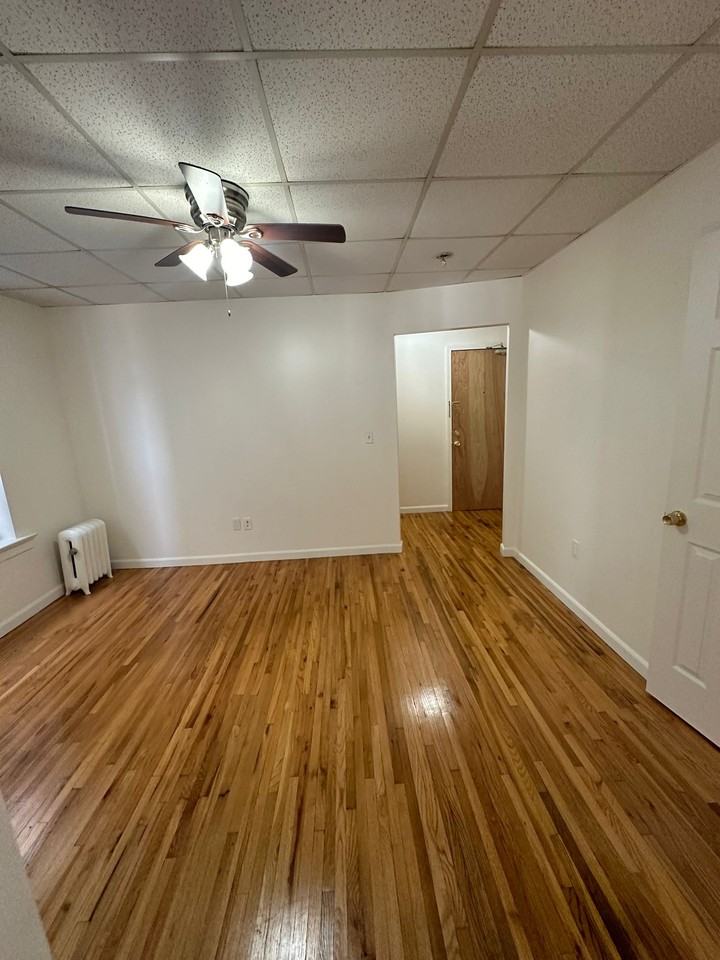 179 W 48th St #7 - Photo 3 of 6