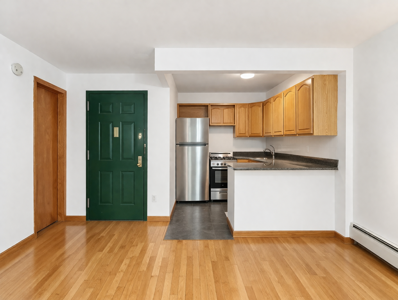 346 E 22nd St #3 - Photo 4 of 8