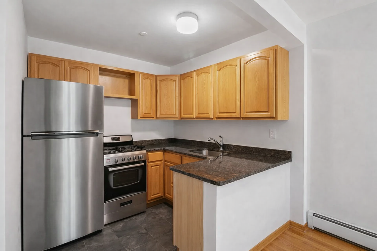 346 E 22nd St #3 - Photo 7 of 8