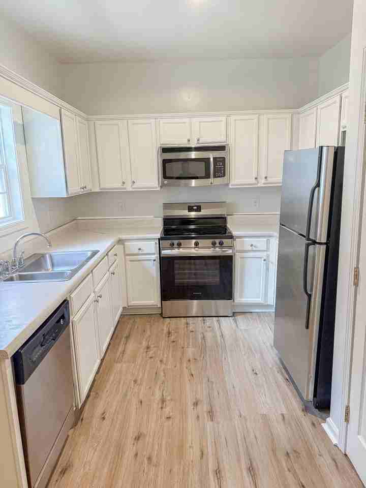 2456 Spring St Nw #A - Photo 6 of 35