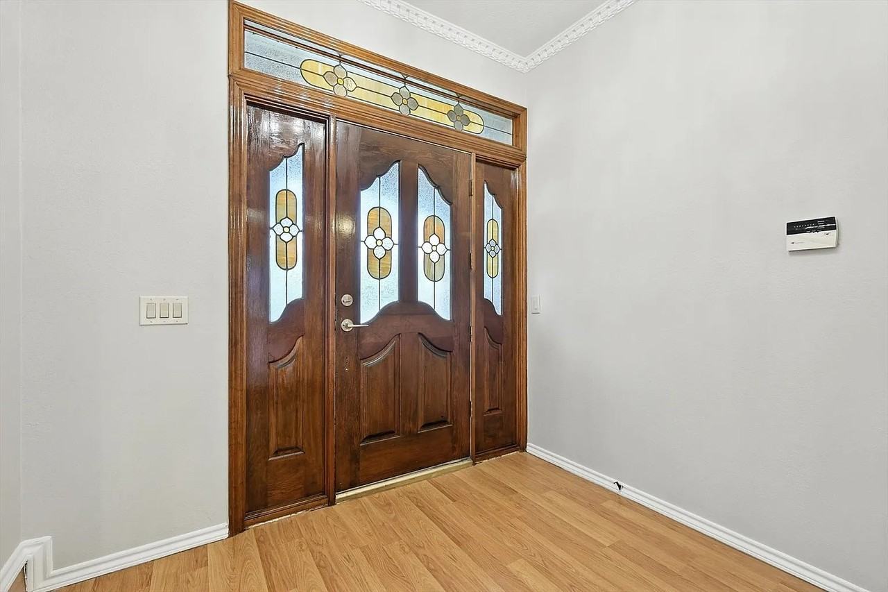 3907 Windermere Dr #NA - Photo 5 of 30