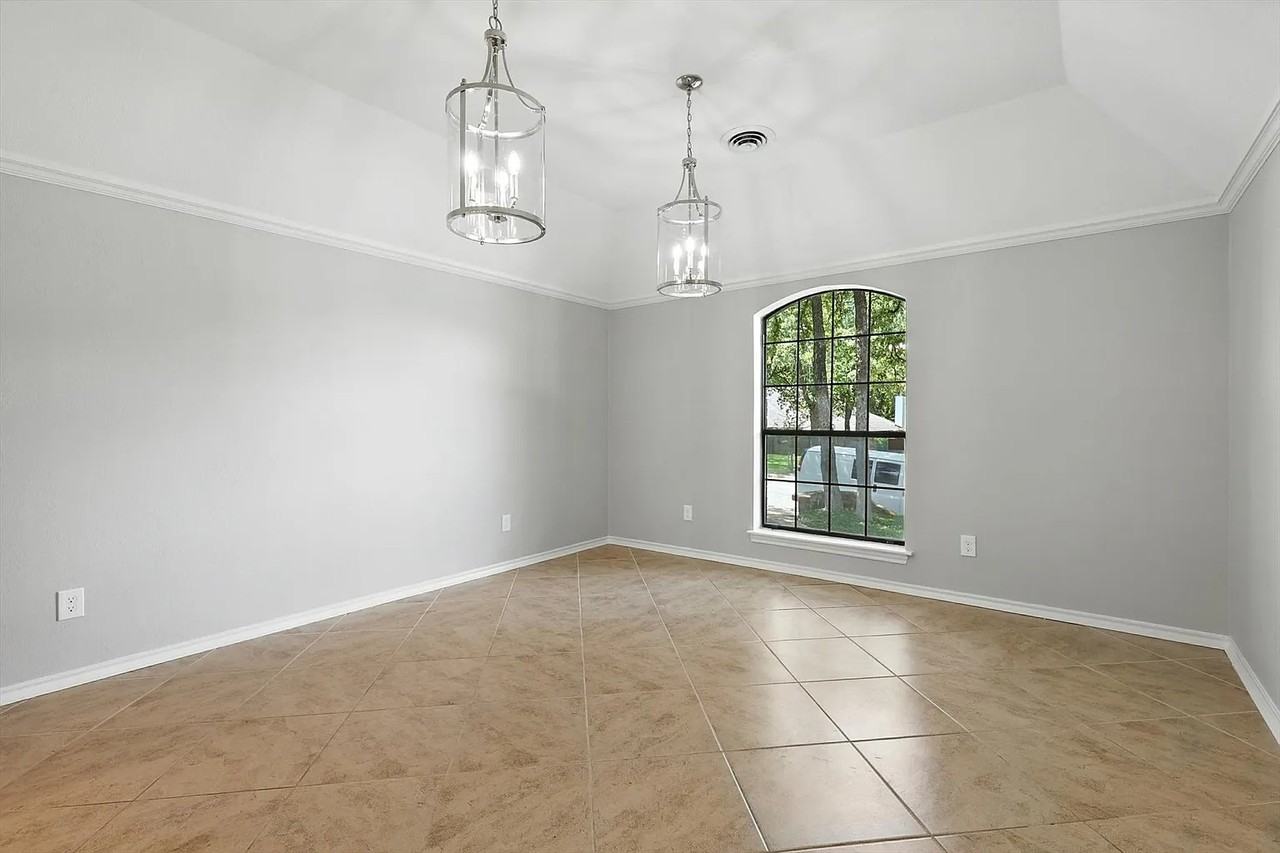 3907 Windermere Dr #NA - Photo 7 of 30