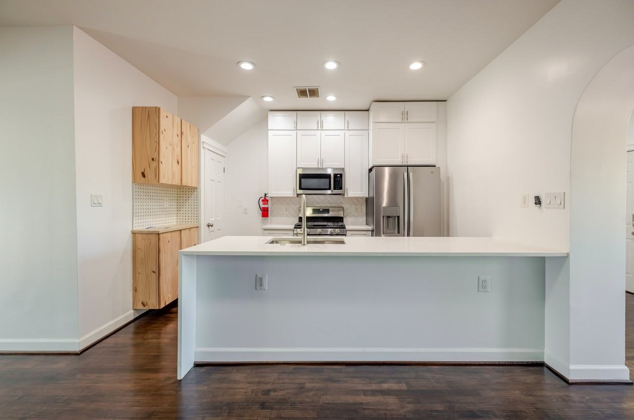 2726 10th St Ne - Photo 3 of 35