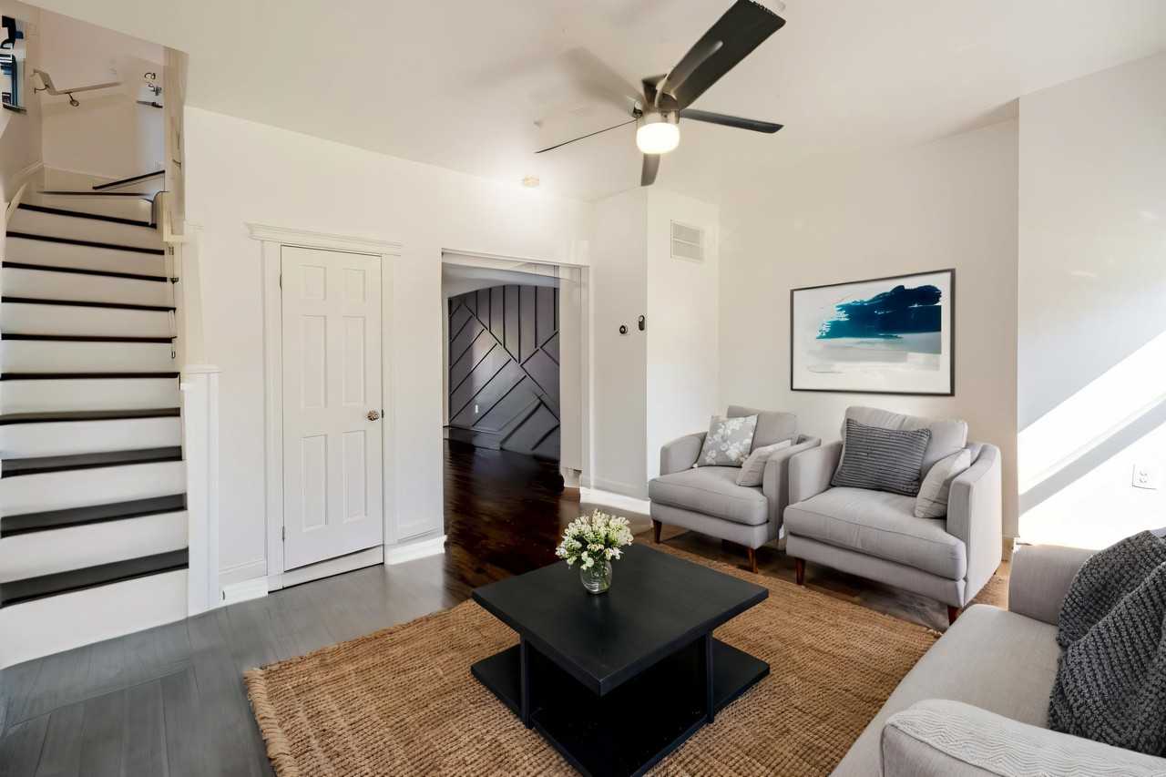 2726 10th St Ne - Photo 6 of 35