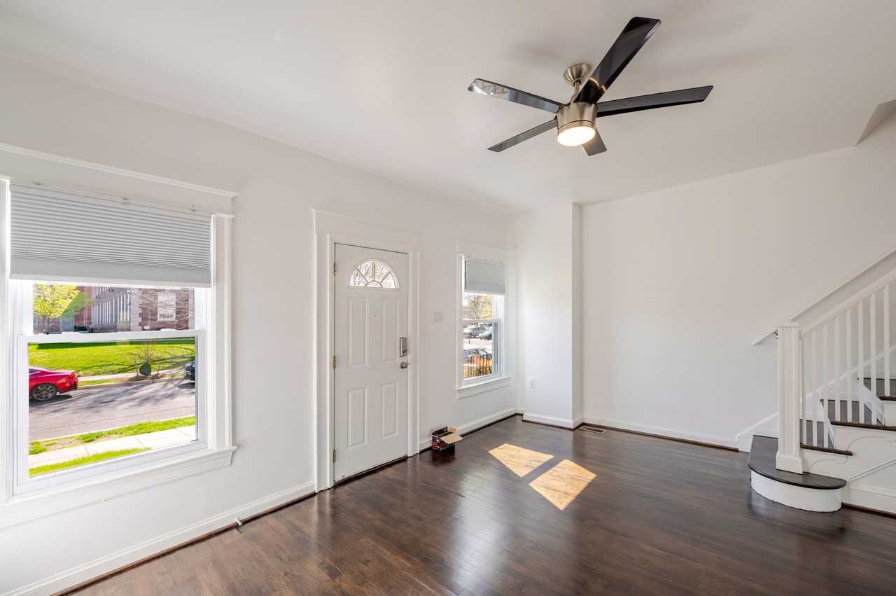 2726 10th St Ne - Photo 7 of 35