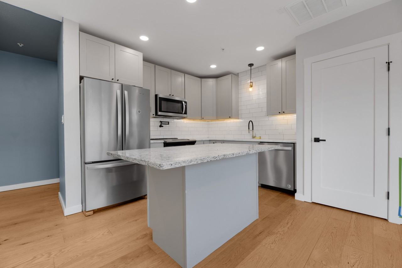 6914 Willow St Nw #7 - Photo 4 of 14